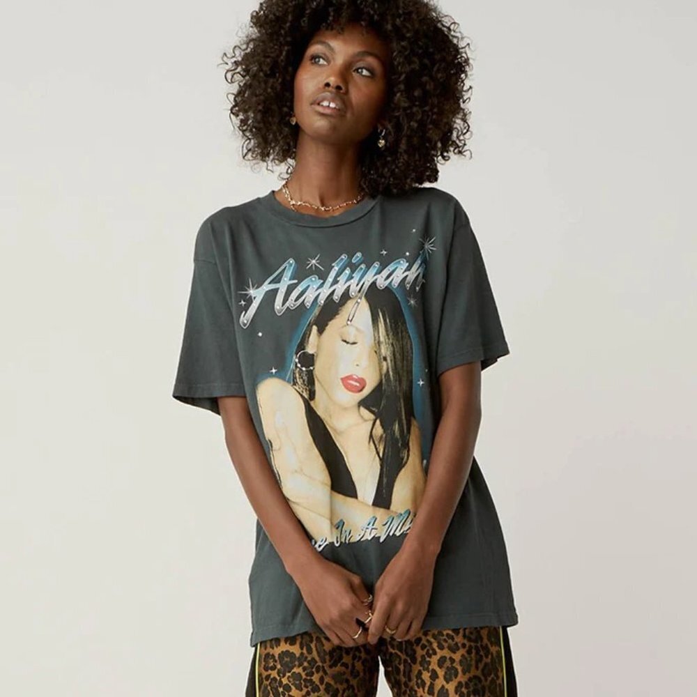 DAYDREAMER Women's Aaliyah One In A Million Weekend Tee Charcoal